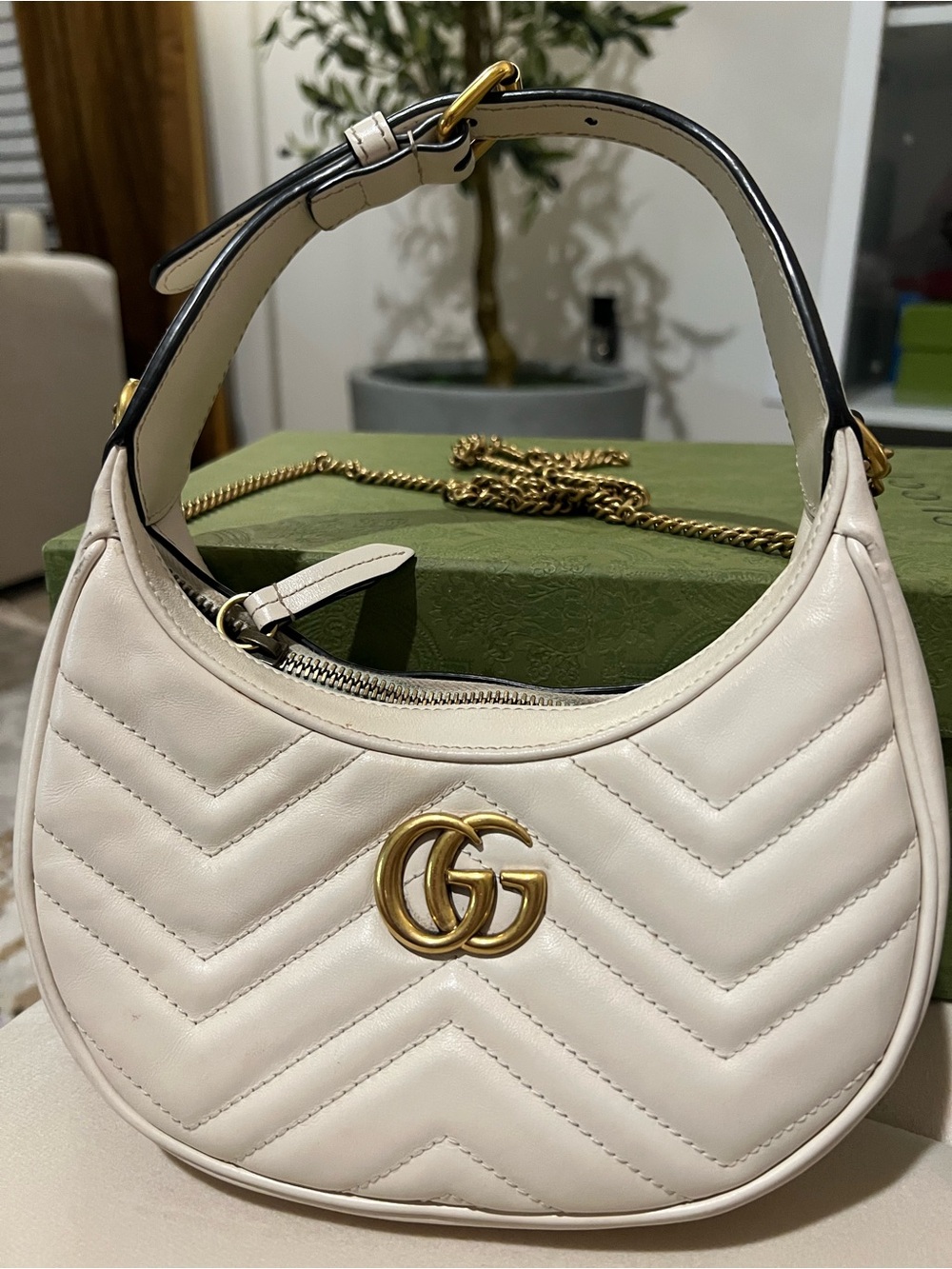 Gucci GG Marmont Small Shoulder Bag - Picture 2 of 7